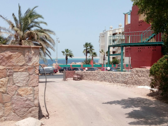 Straße in Hurghada, Ägypten – Ratgeber zu Nebenkosten beim Immobilienkauf